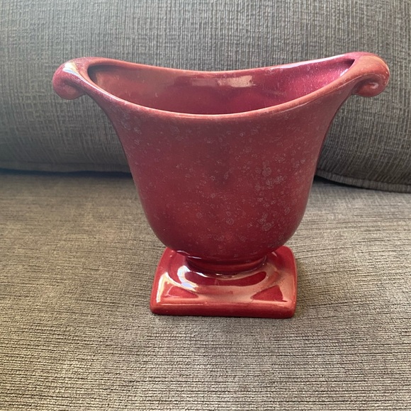 Vintage Maroon Speckle Glazed Pottery Small Unmarked Scroll Urn Pedestal Planter
